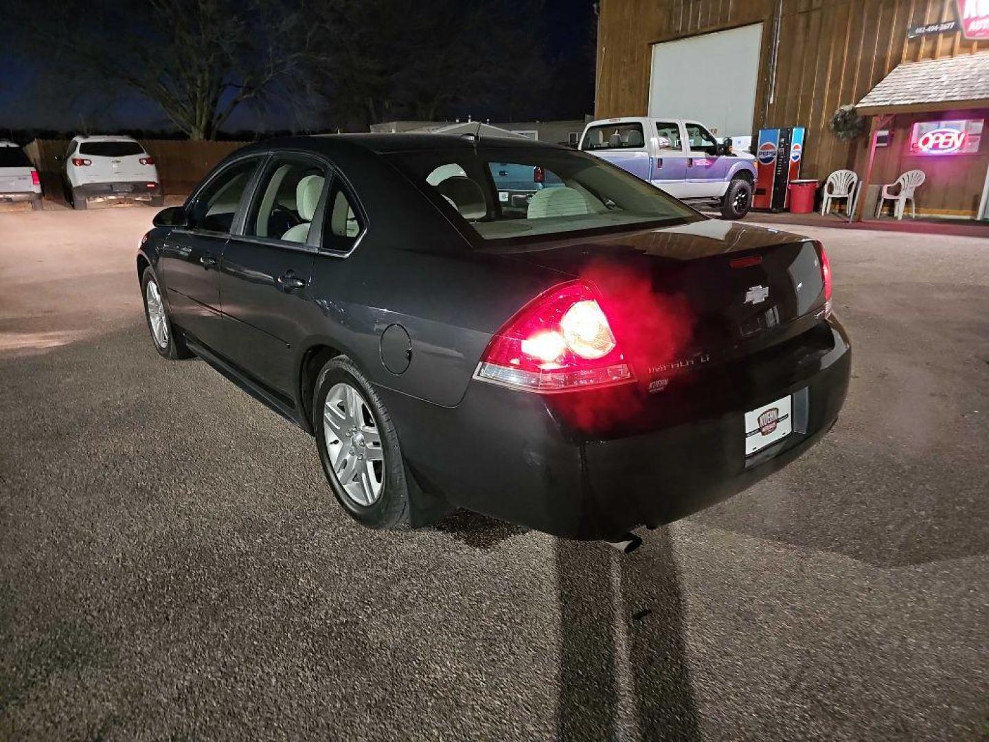 2015 GREY CHEVROLET IMPALA LIMITED LT (2G1WB5E33F1) with an 3.6L engine, Automatic transmission, located at 495 Old Highway 20 West, South Sioux City, NE, 68776, (402) 494-2677, 42.458408, -96.443512 - Photo#2