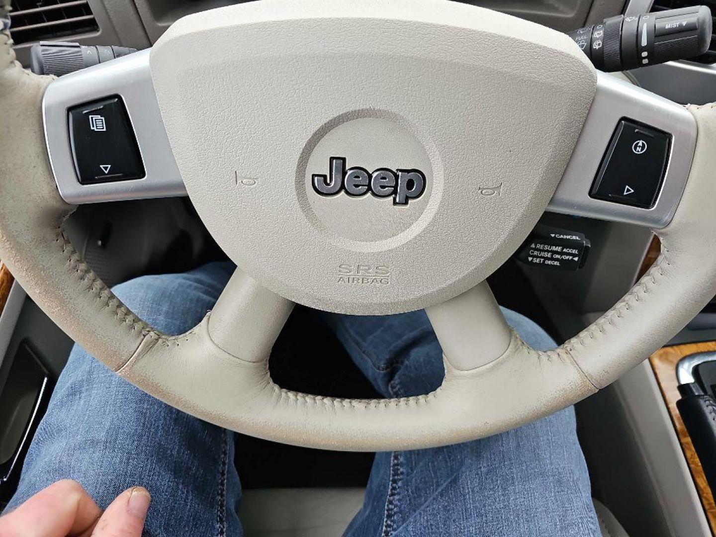 2008 BLACK JEEP GRAND CHEROKEE LIMITED (1J8HR582X8C) with an 5.7L engine, Automatic transmission, located at 495 Old Highway 20 West, South Sioux City, NE, 68776, (402) 494-2677, 42.458408, -96.443512 - Photo#13