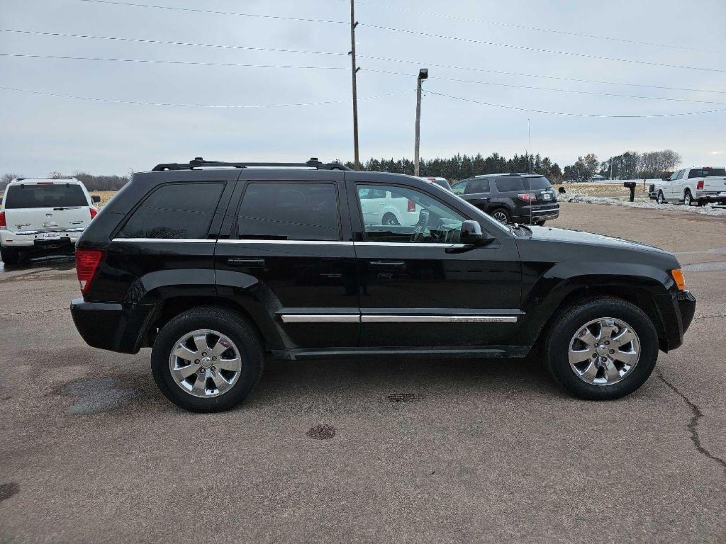 2008 BLACK JEEP GRAND CHEROKEE LIMITED (1J8HR582X8C) with an 5.7L engine, Automatic transmission, located at 495 Old Highway 20 West, South Sioux City, NE, 68776, (402) 494-2677, 42.458408, -96.443512 - Photo#4