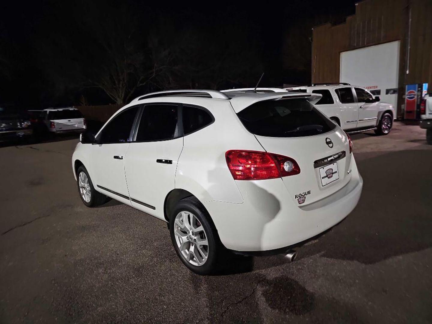 2012 WHITE NISSAN ROGUE S (JN8AS5MV8CW) with an 2.5L engine, Continuously Variable transmission, located at 495 Old Highway 20 West, South Sioux City, NE, 68776, (402) 494-2677, 42.458408, -96.443512 - Photo#2