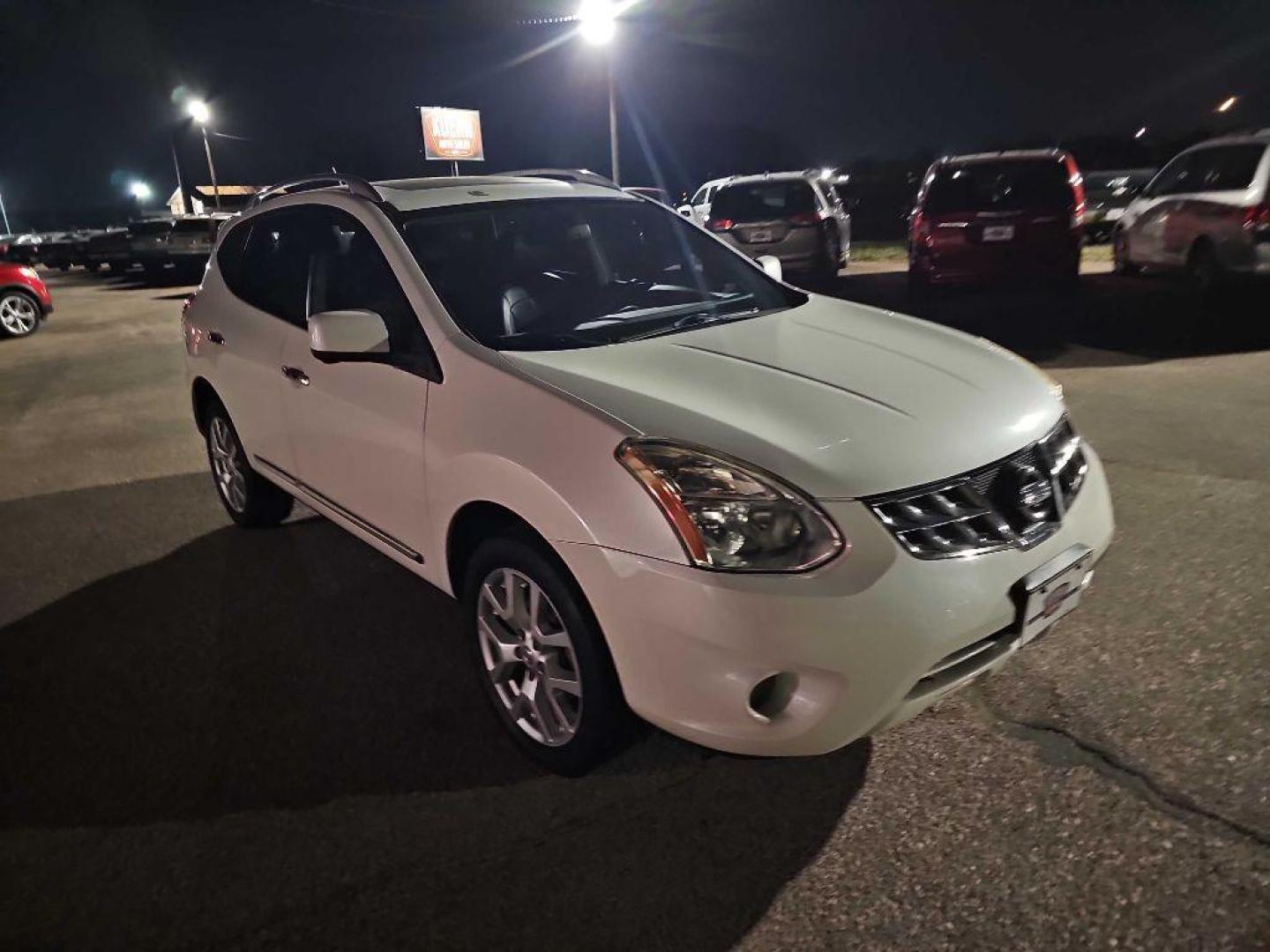 2012 WHITE NISSAN ROGUE S (JN8AS5MV8CW) with an 2.5L engine, Continuously Variable transmission, located at 495 Old Highway 20 West, South Sioux City, NE, 68776, (402) 494-2677, 42.458408, -96.443512 - Photo#5