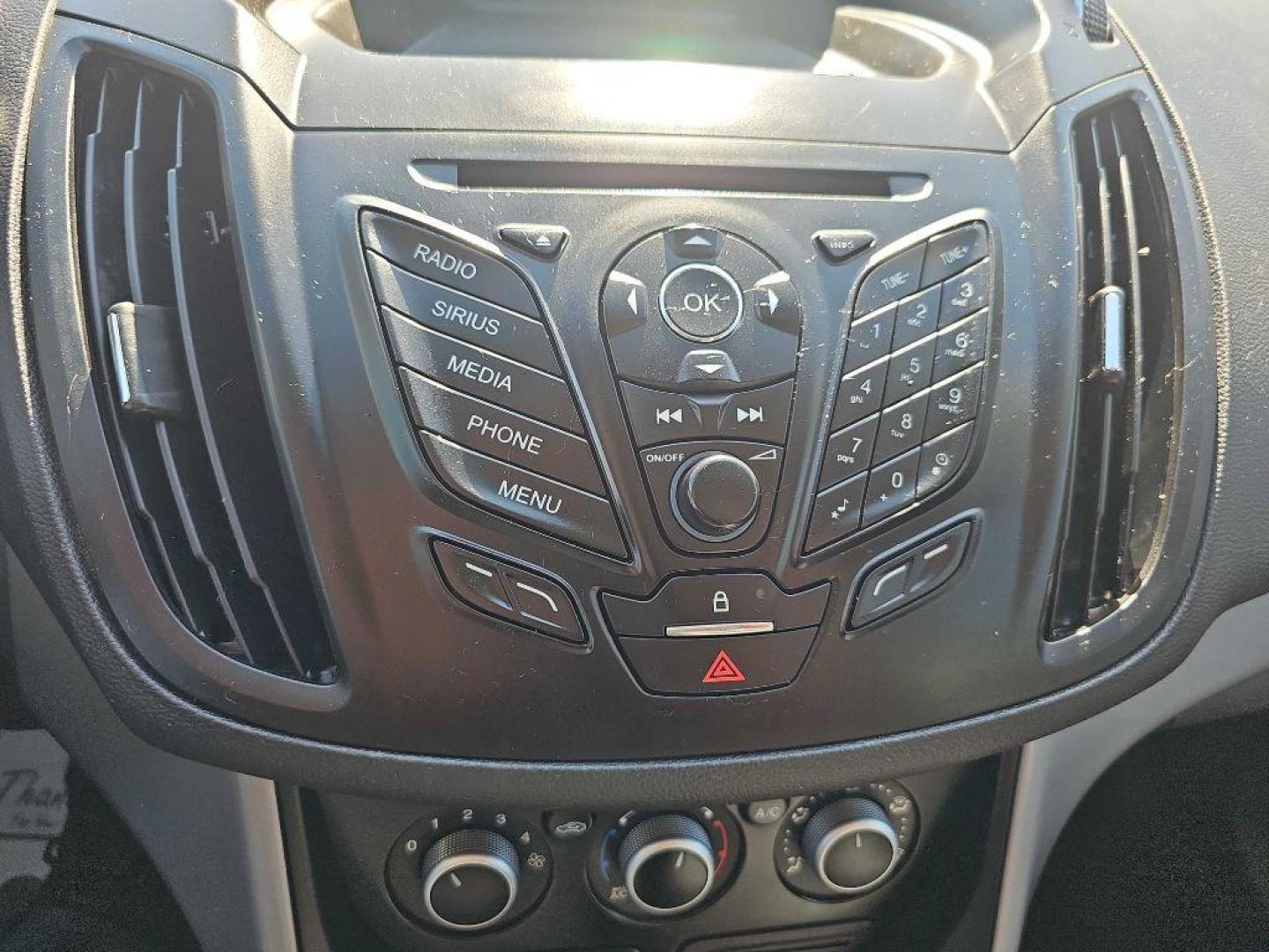 2016 SILVER FORD ESCAPE SE (1FMCU9GX8GU) with an 1.6L engine, Automatic transmission, located at 495 Old Highway 20 West, South Sioux City, NE, 68776, (402) 494-2677, 42.458408, -96.443512 - Photo#11