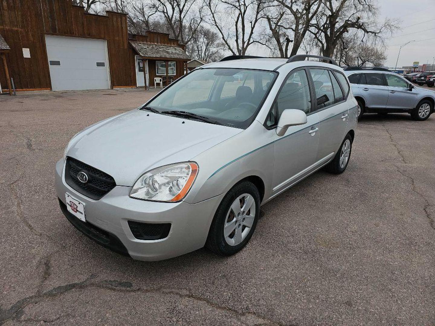 2009 SILVER KIA RONDO LX (KNAFG526097) with an 2.7L engine, Automatic transmission, located at 495 Old Highway 20 West, South Sioux City, NE, 68776, (402) 494-2677, 42.458408, -96.443512 - Photo#0