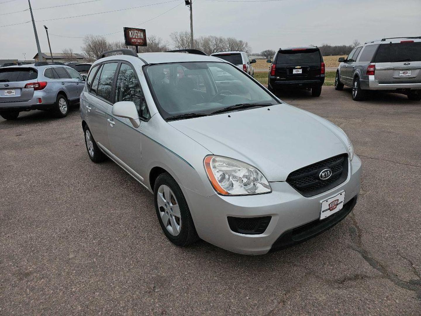 2009 SILVER KIA RONDO LX (KNAFG526097) with an 2.7L engine, Automatic transmission, located at 495 Old Highway 20 West, South Sioux City, NE, 68776, (402) 494-2677, 42.458408, -96.443512 - Photo#3