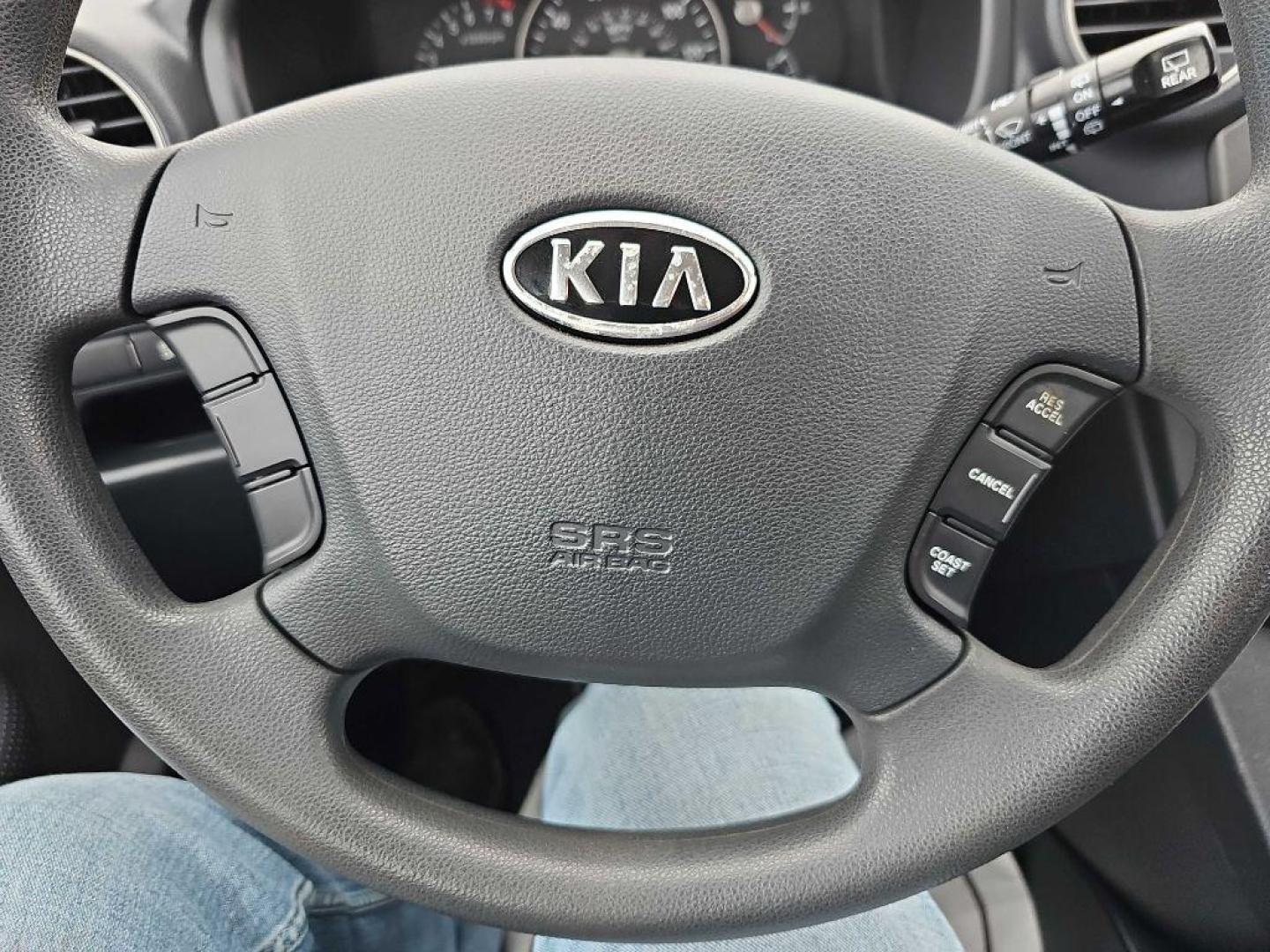 2009 SILVER KIA RONDO LX (KNAFG526097) with an 2.7L engine, Automatic transmission, located at 495 Old Highway 20 West, South Sioux City, NE, 68776, (402) 494-2677, 42.458408, -96.443512 - Photo#8