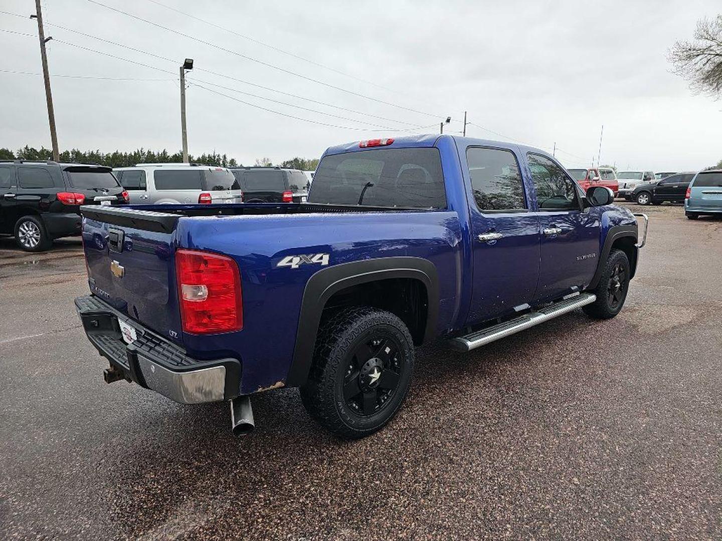 2010 BLUE CHEVROLET SILVERADO 1500 LTZ (3GCRKTE3XAG) with an 5.3L engine, Automatic transmission, located at 495 Old Highway 20 West, South Sioux City, NE, 68776, (402) 494-2677, 42.458408, -96.443512 - Photo#1