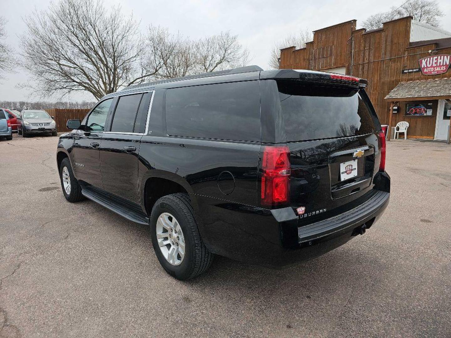 2017 BLACK CHEVROLET SUBURBAN 1500 LT (1GNSKHKC1HR) with an 5.3L engine, Automatic transmission, located at 495 Old Highway 20 West, South Sioux City, NE, 68776, (402) 494-2677, 42.458408, -96.443512 - Photo#0