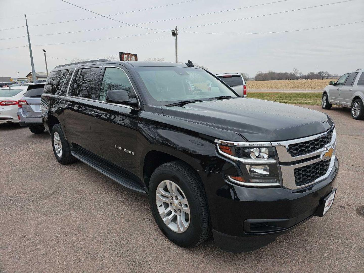 2017 BLACK CHEVROLET SUBURBAN 1500 LT (1GNSKHKC1HR) with an 5.3L engine, Automatic transmission, located at 495 Old Highway 20 West, South Sioux City, NE, 68776, (402) 494-2677, 42.458408, -96.443512 - Photo#2