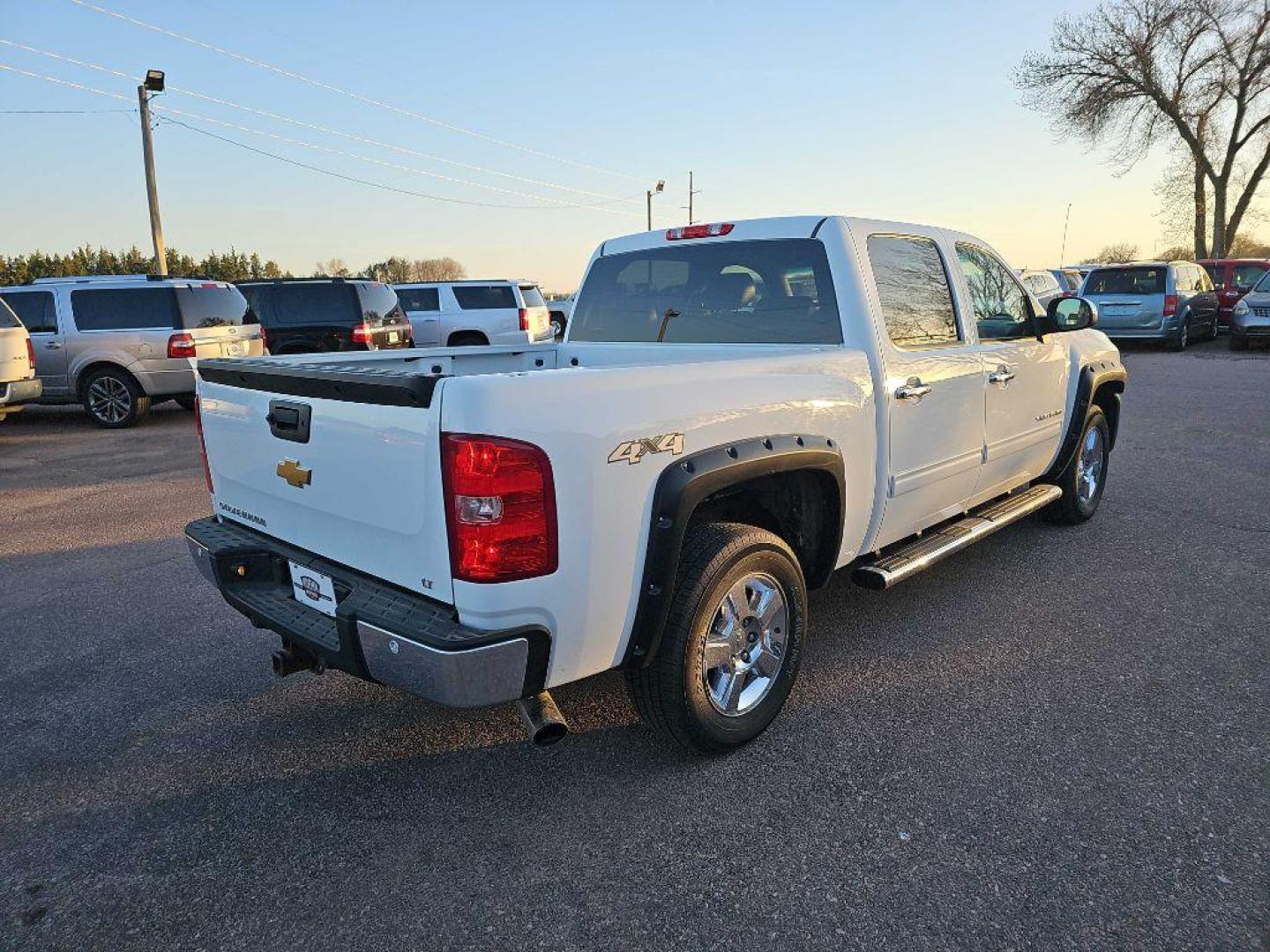 2012 WHITE CHEVROLET SILVERADO 1500 LT (3GCPKSE75CG) with an 5.3L engine, Automatic transmission, located at 495 Old Highway 20 West, South Sioux City, NE, 68776, (402) 494-2677, 42.458408, -96.443512 - Photo#4