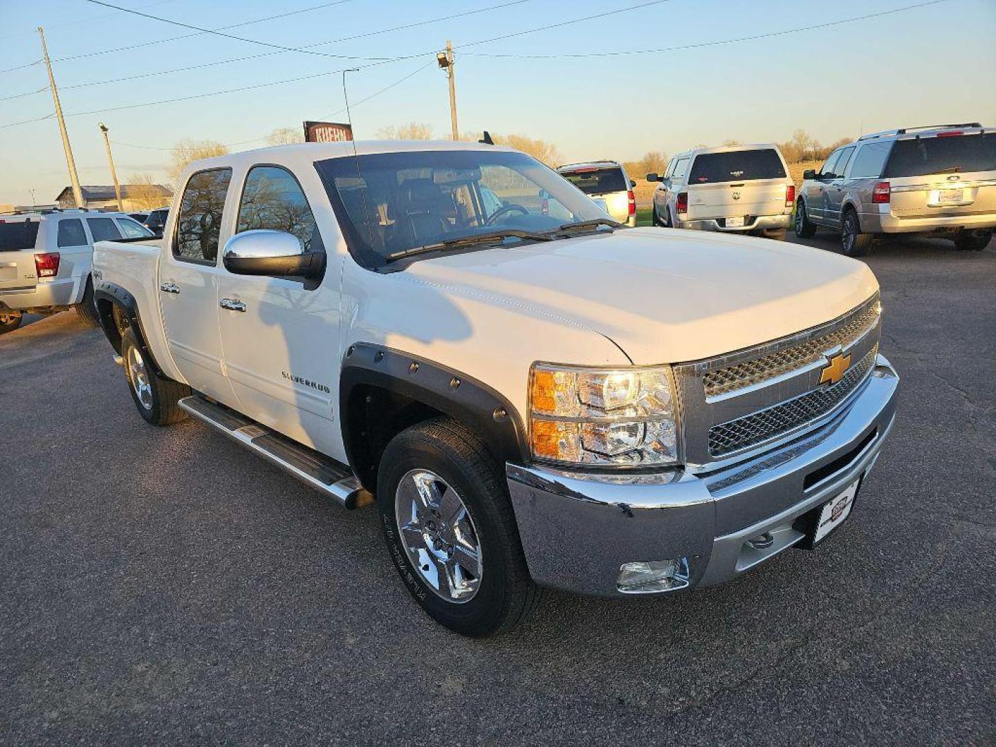 2012 WHITE CHEVROLET SILVERADO 1500 LT (3GCPKSE75CG) with an 5.3L engine, Automatic transmission, located at 495 Old Highway 20 West, South Sioux City, NE, 68776, (402) 494-2677, 42.458408, -96.443512 - Photo#5