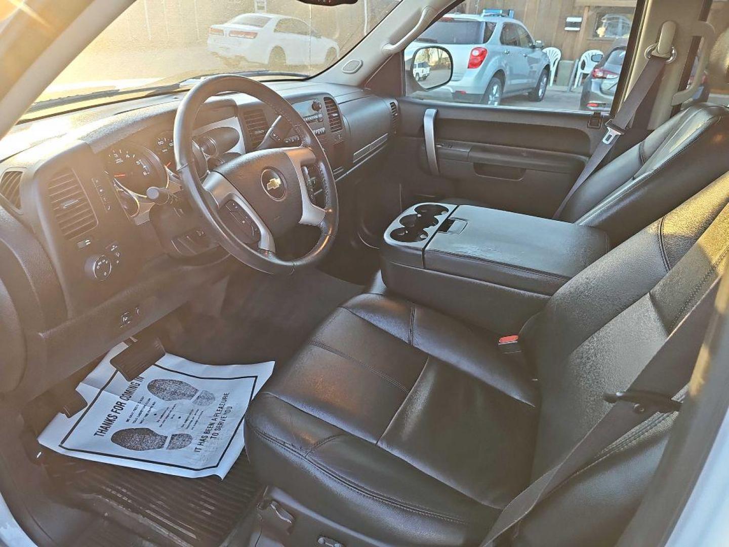 2012 WHITE CHEVROLET SILVERADO 1500 LT (3GCPKSE75CG) with an 5.3L engine, Automatic transmission, located at 495 Old Highway 20 West, South Sioux City, NE, 68776, (402) 494-2677, 42.458408, -96.443512 - Photo#6