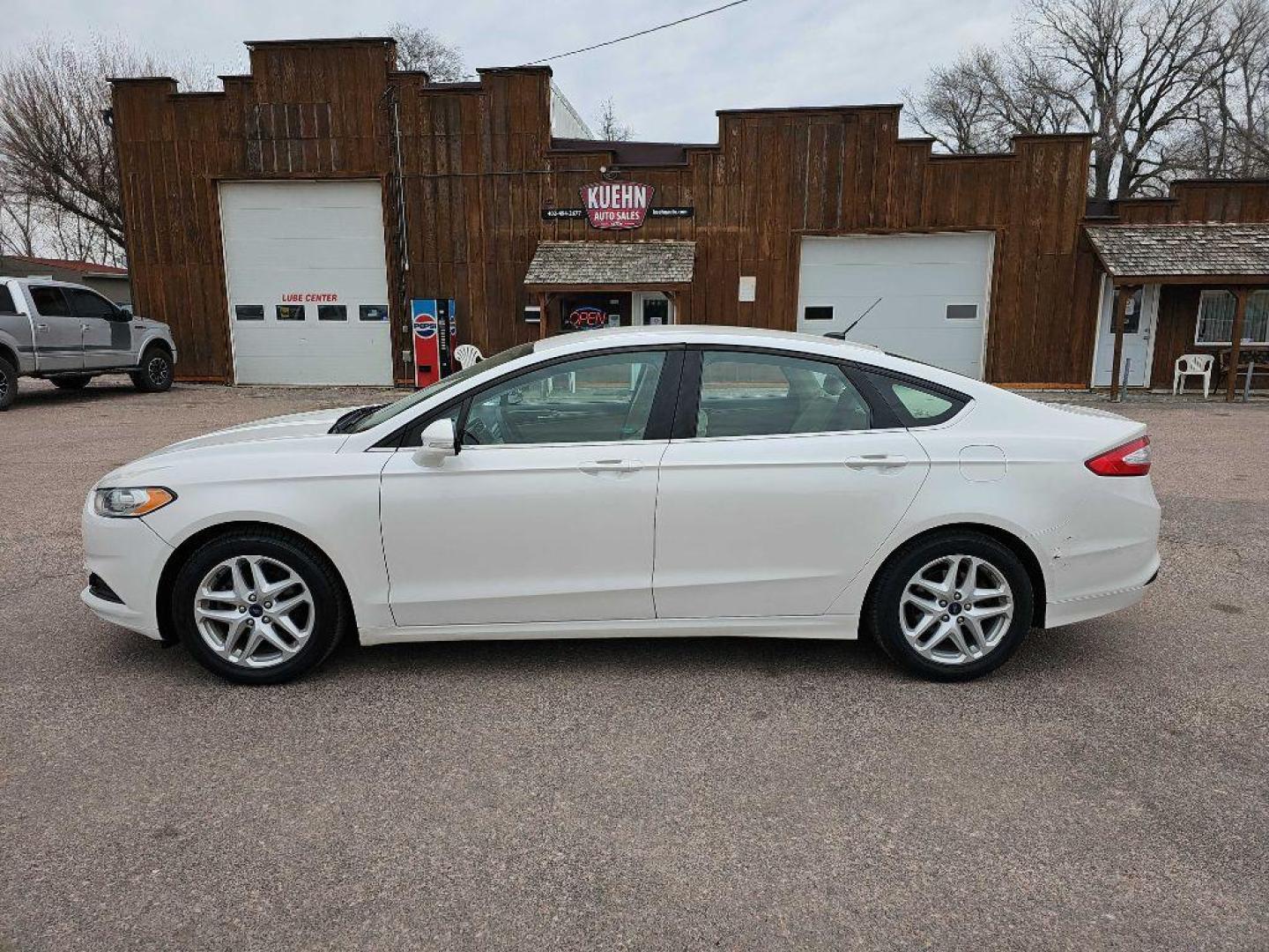 2014 WHITE FORD FUSION SE (3FA6P0H73ER) with an 2.5L engine, Automatic transmission, located at 495 Old Highway 20 West, South Sioux City, NE, 68776, (402) 494-2677, 42.458408, -96.443512 - Photo#1