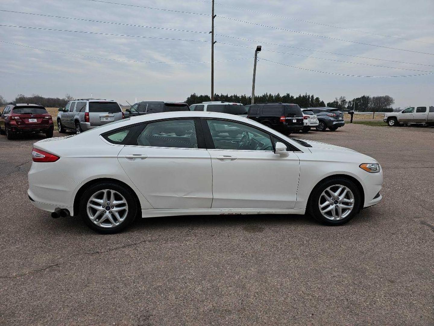 2014 WHITE FORD FUSION SE (3FA6P0H73ER) with an 2.5L engine, Automatic transmission, located at 495 Old Highway 20 West, South Sioux City, NE, 68776, (402) 494-2677, 42.458408, -96.443512 - Photo#2