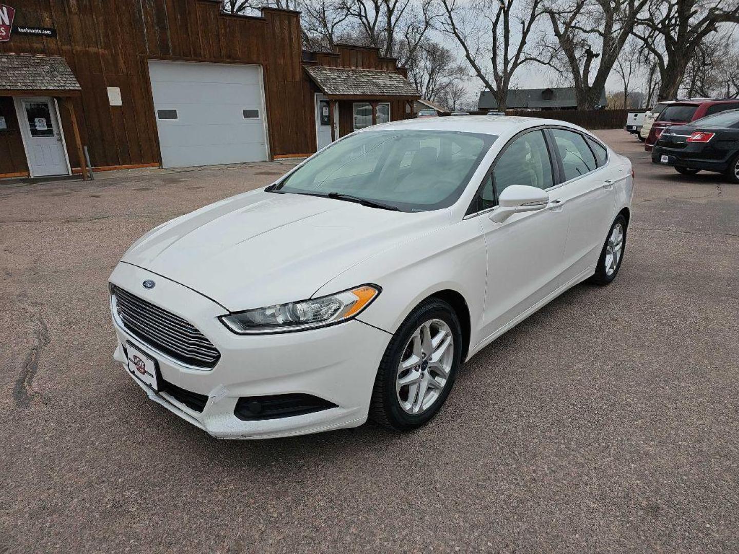 2014 WHITE FORD FUSION SE (3FA6P0H73ER) with an 2.5L engine, Automatic transmission, located at 495 Old Highway 20 West, South Sioux City, NE, 68776, (402) 494-2677, 42.458408, -96.443512 - Photo#4