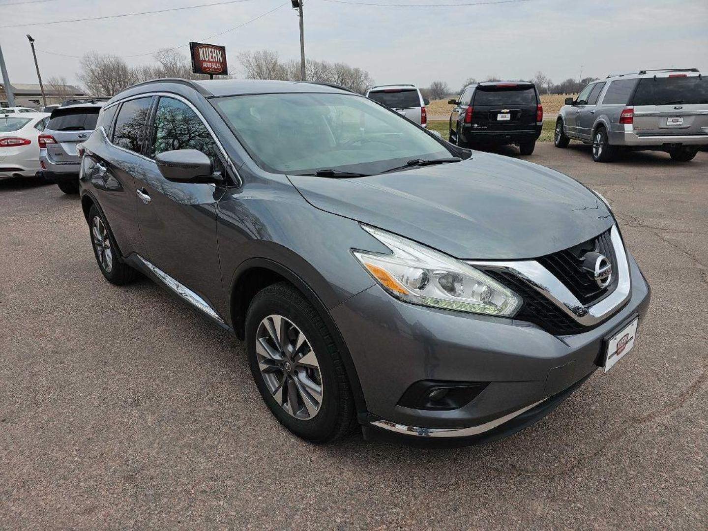 2017 SILVER NISSAN MURANO S (5N1AZ2MG2HN) with an 3.5L engine, Continuously Variable transmission, located at 495 Old Highway 20 West, South Sioux City, NE, 68776, (402) 494-2677, 42.458408, -96.443512 - Photo#4