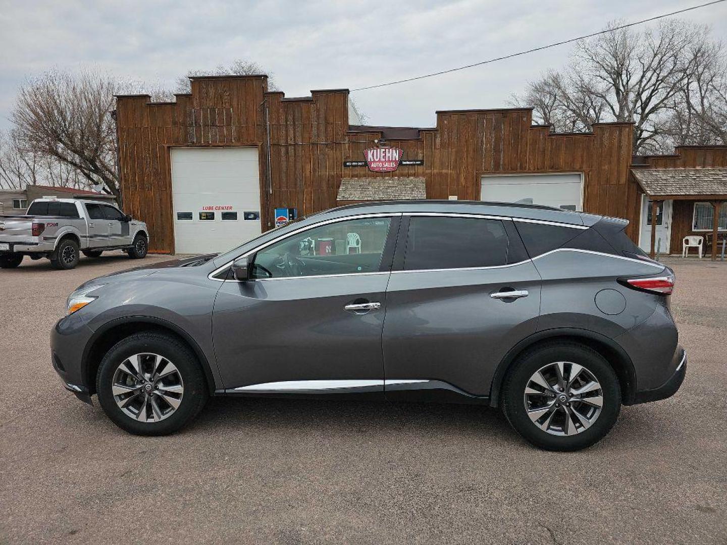 2017 SILVER NISSAN MURANO S (5N1AZ2MG2HN) with an 3.5L engine, Continuously Variable transmission, located at 495 Old Highway 20 West, South Sioux City, NE, 68776, (402) 494-2677, 42.458408, -96.443512 - Photo#5