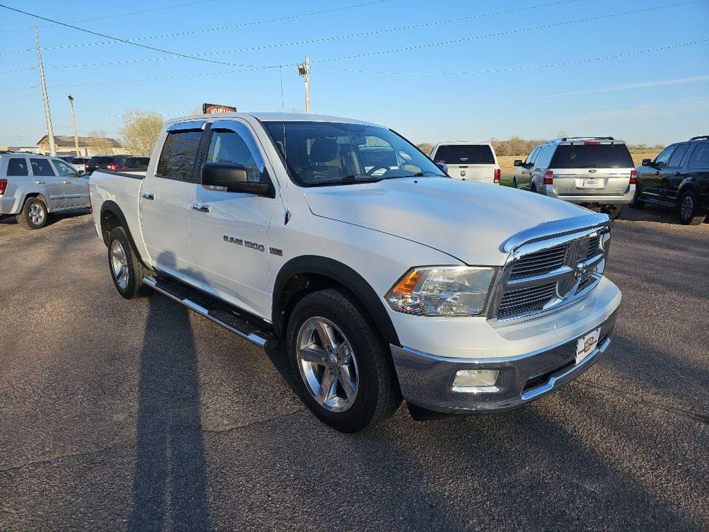 2012 WHITE DODGE RAM 1500 SLT (1C6RD7LT7CS) with an 5.7L engine, Automatic transmission, located at 495 Old Highway 20 West, South Sioux City, NE, 68776, (402) 494-2677, 42.458408, -96.443512 - Photo#4