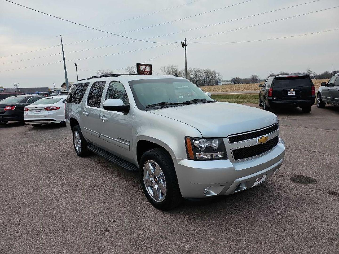 2013 SILVER CHEVROLET SUBURBAN 1500 LT (1GNSKJE78DR) with an 5.3L engine, Automatic transmission, located at 495 Old Highway 20 West, South Sioux City, NE, 68776, (402) 494-2677, 42.458408, -96.443512 - Photo#25