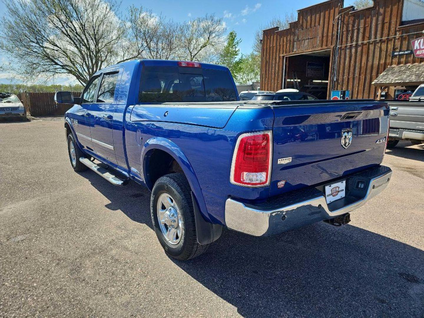 2015 BLUE RAM 2500 LARAMIE (3C6UR5NJ8FG) with an 6.4L engine, Automatic transmission, located at 495 Old Highway 20 West, South Sioux City, NE, 68776, (402) 494-2677, 42.458408, -96.443512 - Photo#2