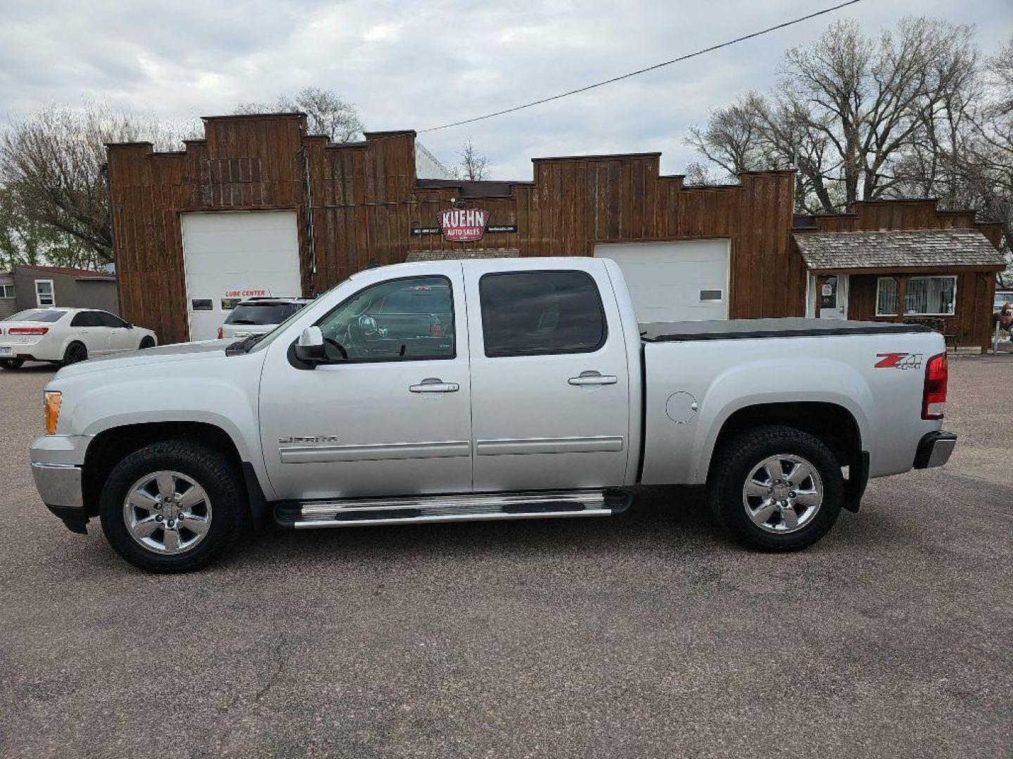 2013 SILVER GMC SIERRA 1500 SLT (3GTP2WE79DG) with an 5.3 engine, Automatic transmission, located at 495 Old Highway 20 West, South Sioux City, NE, 68776, (402) 494-2677, 42.458408, -96.443512 - Photo#0