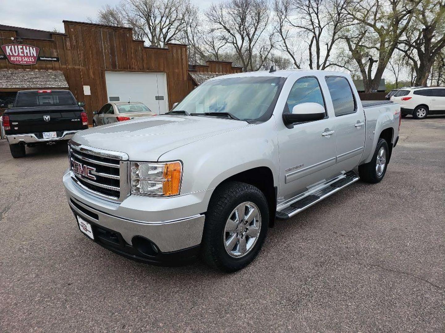 2013 SILVER GMC SIERRA 1500 SLT (3GTP2WE79DG) with an 5.3 engine, Automatic transmission, located at 495 Old Highway 20 West, South Sioux City, NE, 68776, (402) 494-2677, 42.458408, -96.443512 - Photo#1