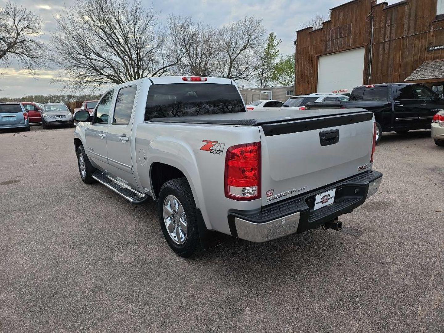 2013 SILVER GMC SIERRA 1500 SLT (3GTP2WE79DG) with an 5.3 engine, Automatic transmission, located at 495 Old Highway 20 West, South Sioux City, NE, 68776, (402) 494-2677, 42.458408, -96.443512 - Photo#2