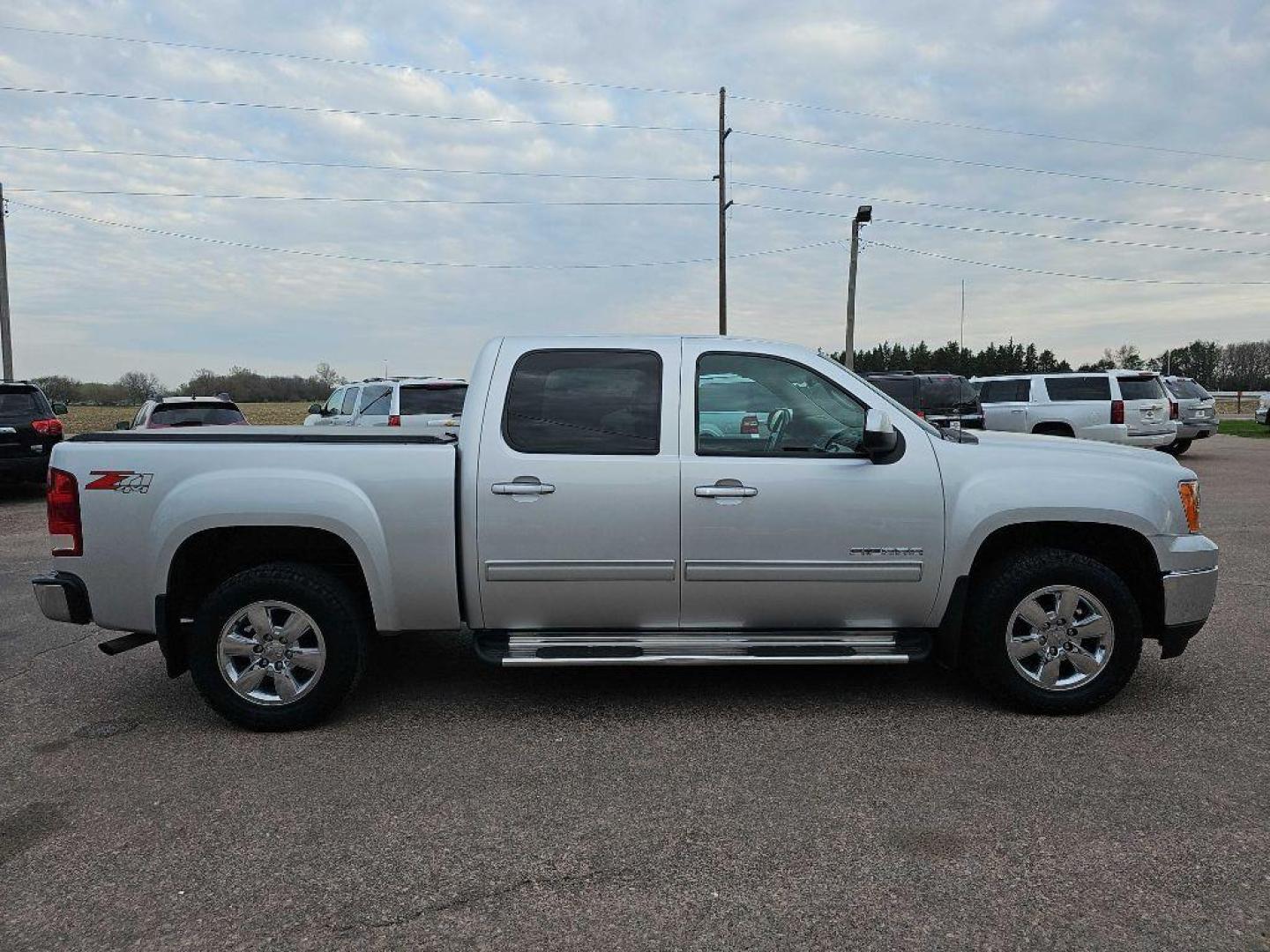 2013 SILVER GMC SIERRA 1500 SLT (3GTP2WE79DG) with an 5.3 engine, Automatic transmission, located at 495 Old Highway 20 West, South Sioux City, NE, 68776, (402) 494-2677, 42.458408, -96.443512 - Photo#4