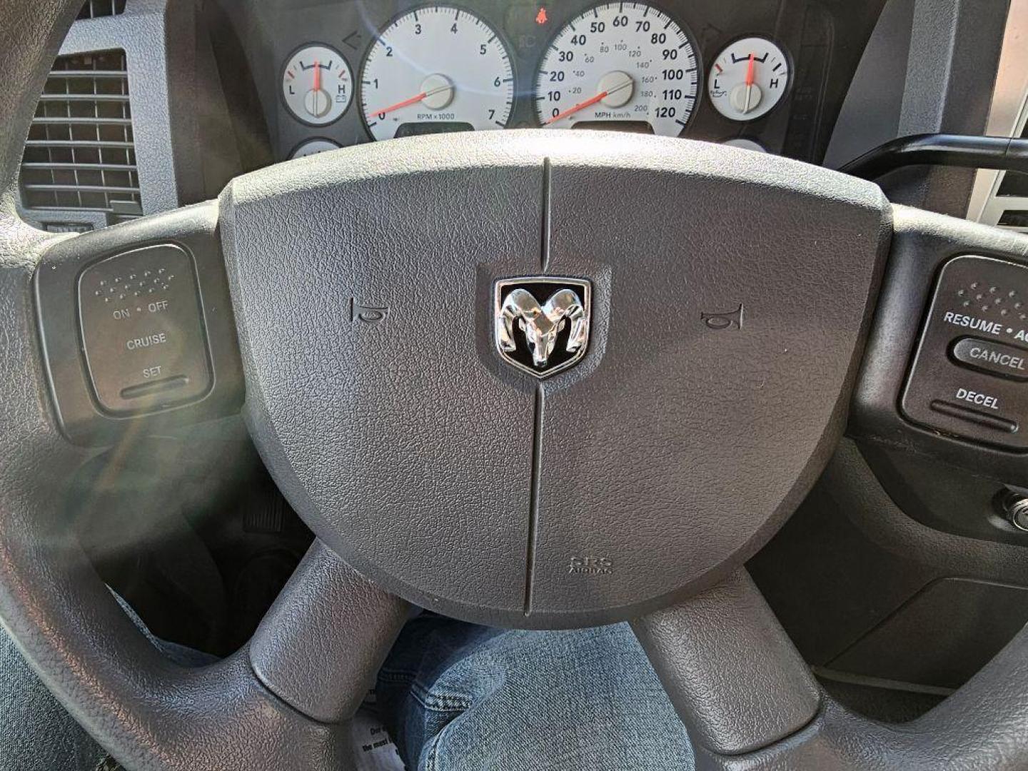 2006 SILVER DODGE RAM 1500 ST (1D7HU18216S) with an 5.7L engine, Automatic transmission, located at 495 Old Highway 20 West, South Sioux City, NE, 68776, (402) 494-2677, 42.458408, -96.443512 - Photo#9