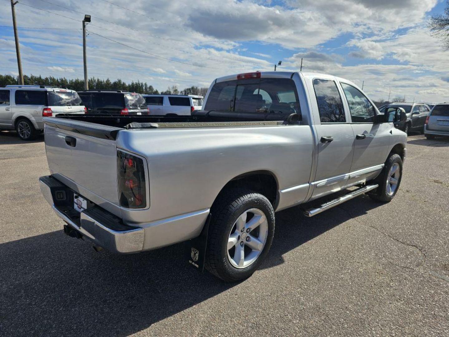 2006 SILVER DODGE RAM 1500 ST (1D7HU18216S) with an 5.7L engine, Automatic transmission, located at 495 Old Highway 20 West, South Sioux City, NE, 68776, (402) 494-2677, 42.458408, -96.443512 - Photo#5