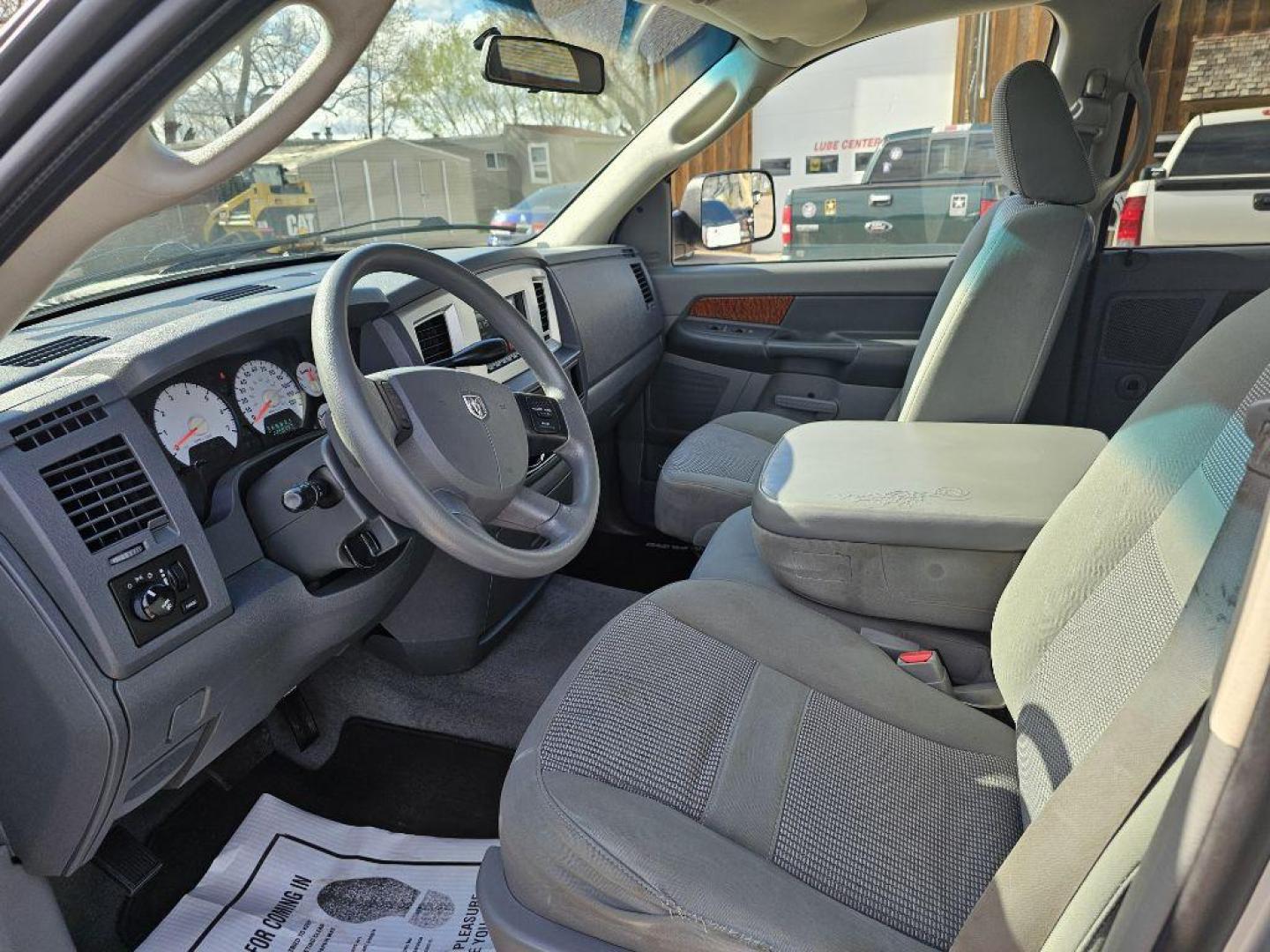 2006 SILVER DODGE RAM 1500 ST (1D7HU18216S) with an 5.7L engine, Automatic transmission, located at 495 Old Highway 20 West, South Sioux City, NE, 68776, (402) 494-2677, 42.458408, -96.443512 - Photo#7