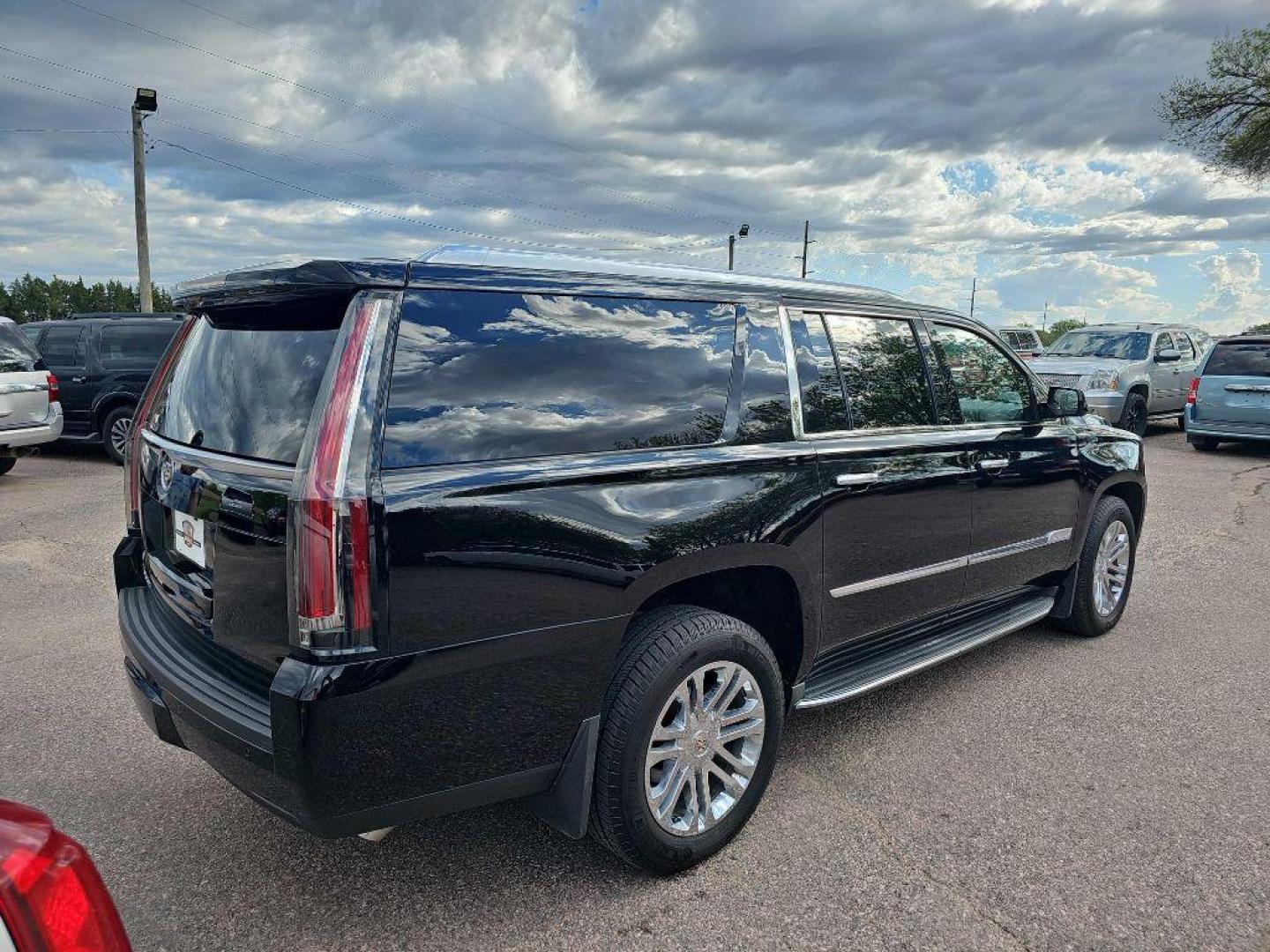 2015 BLACK CADILLAC ESCALADE ESV (1GYS4GKJ6FR) with an 6.2L engine, Automatic transmission, located at 495 Old Highway 20 West, South Sioux City, NE, 68776, (402) 494-2677, 42.458408, -96.443512 - Photo#3