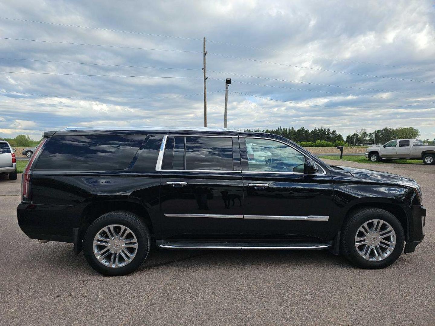 2015 BLACK CADILLAC ESCALADE ESV (1GYS4GKJ6FR) with an 6.2L engine, Automatic transmission, located at 495 Old Highway 20 West, South Sioux City, NE, 68776, (402) 494-2677, 42.458408, -96.443512 - Photo#4