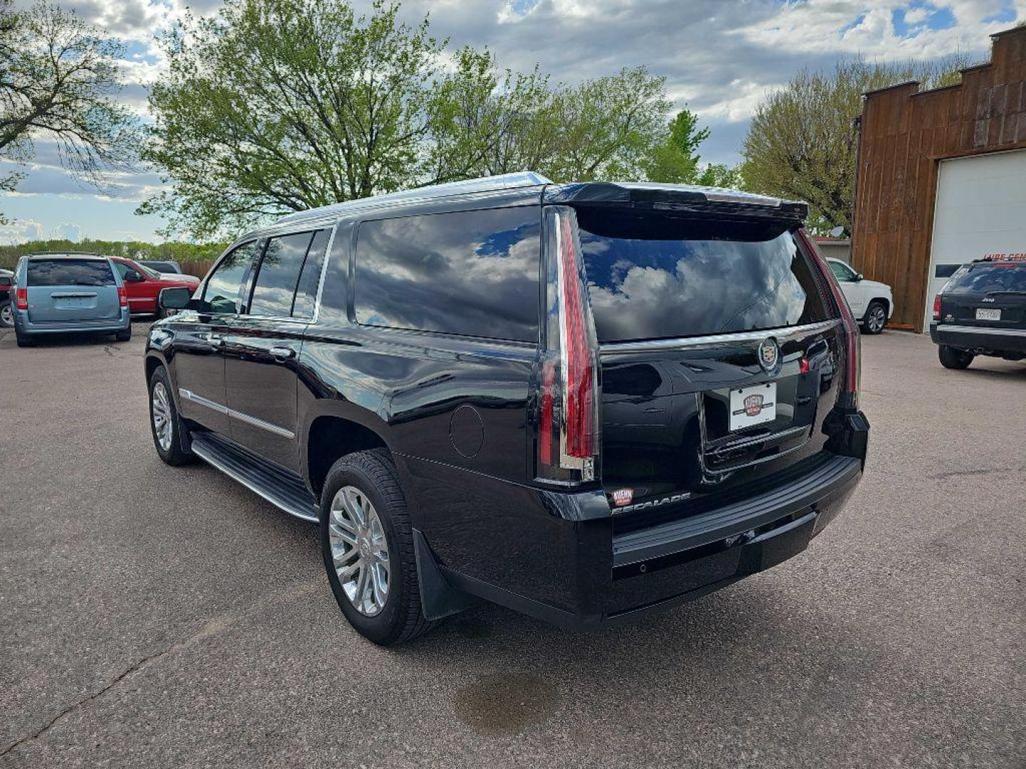 2015 BLACK CADILLAC ESCALADE ESV (1GYS4GKJ6FR) with an 6.2L engine, Automatic transmission, located at 495 Old Highway 20 West, South Sioux City, NE, 68776, (402) 494-2677, 42.458408, -96.443512 - Photo#2