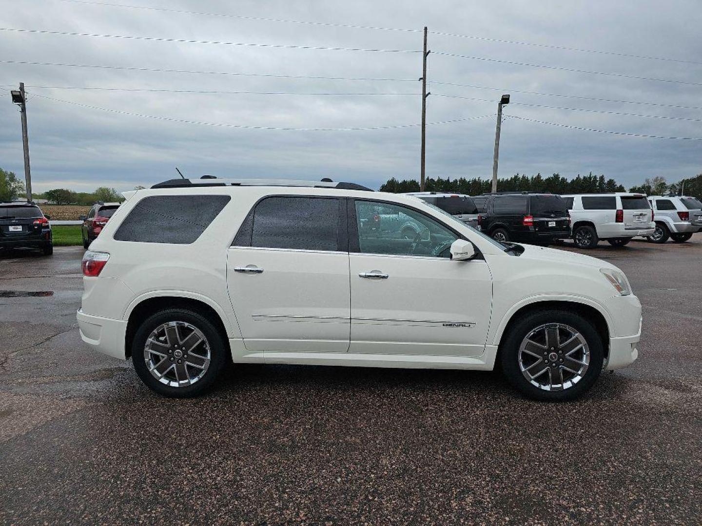 2012 WHITE GMC ACADIA DENALI (1GKKVTED1CJ) with an 3.6L engine, Automatic transmission, located at 495 Old Highway 20 West, South Sioux City, NE, 68776, (402) 494-2677, 42.458408, -96.443512 - Photo#2