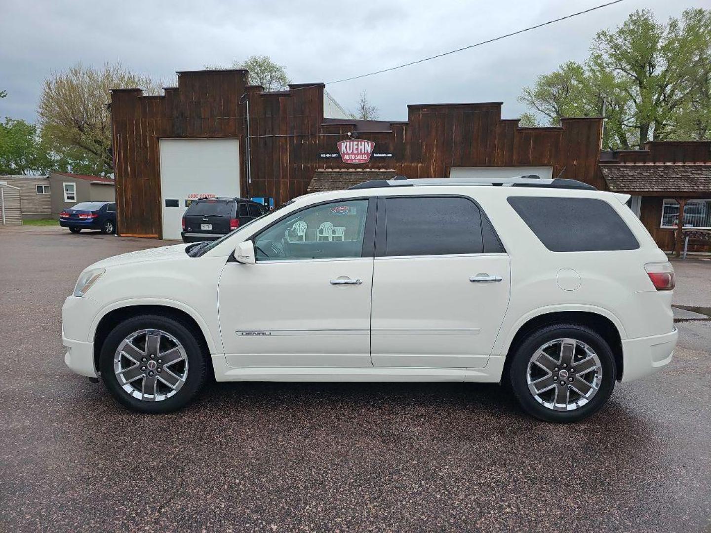 2012 WHITE GMC ACADIA DENALI (1GKKVTED1CJ) with an 3.6L engine, Automatic transmission, located at 495 Old Highway 20 West, South Sioux City, NE, 68776, (402) 494-2677, 42.458408, -96.443512 - Photo#6