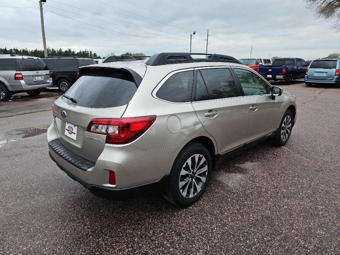 2016 TAN SUBARU OUTBACK 2.5I LIMITED (4S4BSBNC1G3) with an 2.5L engine, Continuously Variable transmission, located at 495 Old Highway 20 West, South Sioux City, NE, 68776, (402) 494-2677, 42.458408, -96.443512 - Photo#15