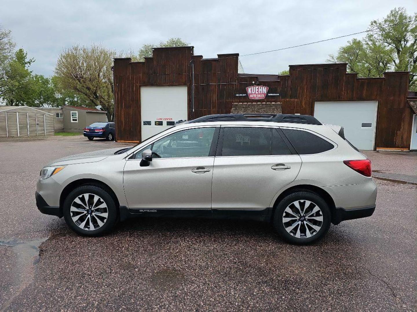 2016 TAN SUBARU OUTBACK 2.5I LIMITED (4S4BSBNC1G3) with an 2.5L engine, Continuously Variable transmission, located at 495 Old Highway 20 West, South Sioux City, NE, 68776, (402) 494-2677, 42.458408, -96.443512 - Photo#3