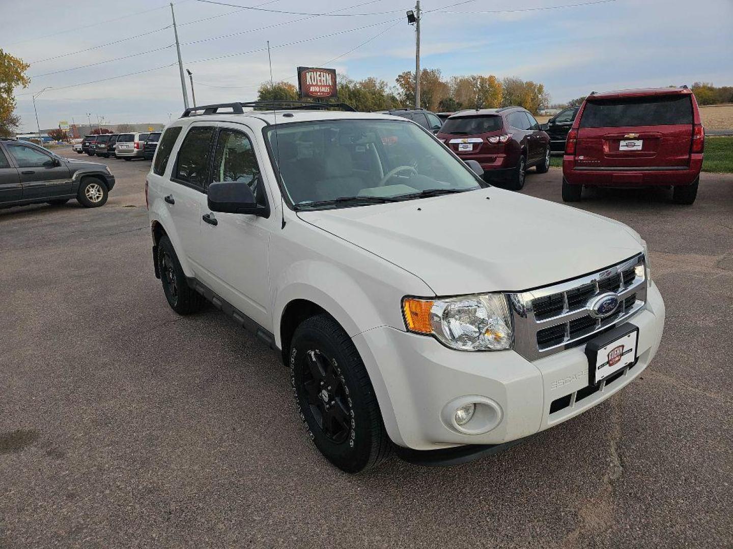 2009 WHITE FORD ESCAPE XLT (1FMCU93GX9K) with an 3.0L engine, Automatic transmission, located at 495 Old Highway 20 West, South Sioux City, NE, 68776, (402) 494-2677, 42.458408, -96.443512 - Photo#2