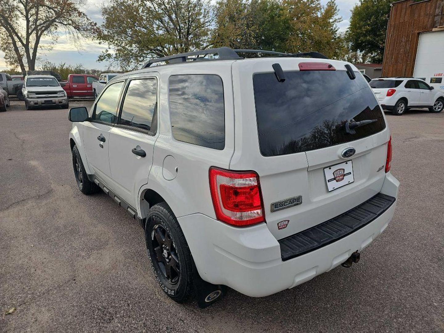 2009 WHITE FORD ESCAPE XLT (1FMCU93GX9K) with an 3.0L engine, Automatic transmission, located at 495 Old Highway 20 West, South Sioux City, NE, 68776, (402) 494-2677, 42.458408, -96.443512 - Photo#7