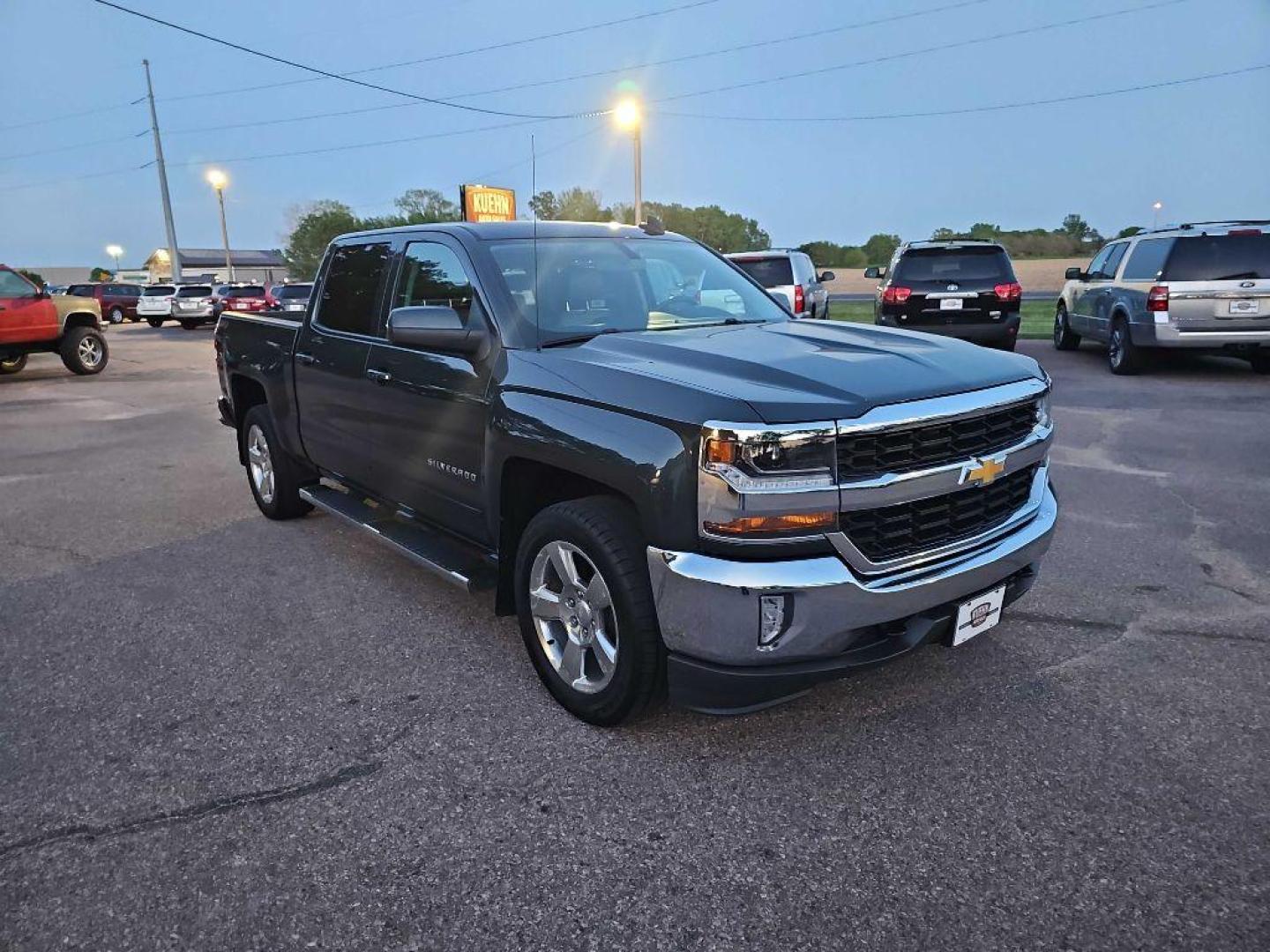 2018 GRAY CHEVROLET SILVERADO 1500 LT (3GCUKREC9JG) with an 5.3L engine, Automatic transmission, located at 495 Old Highway 20 West, South Sioux City, NE, 68776, (402) 494-2677, 42.458408, -96.443512 - Photo#8