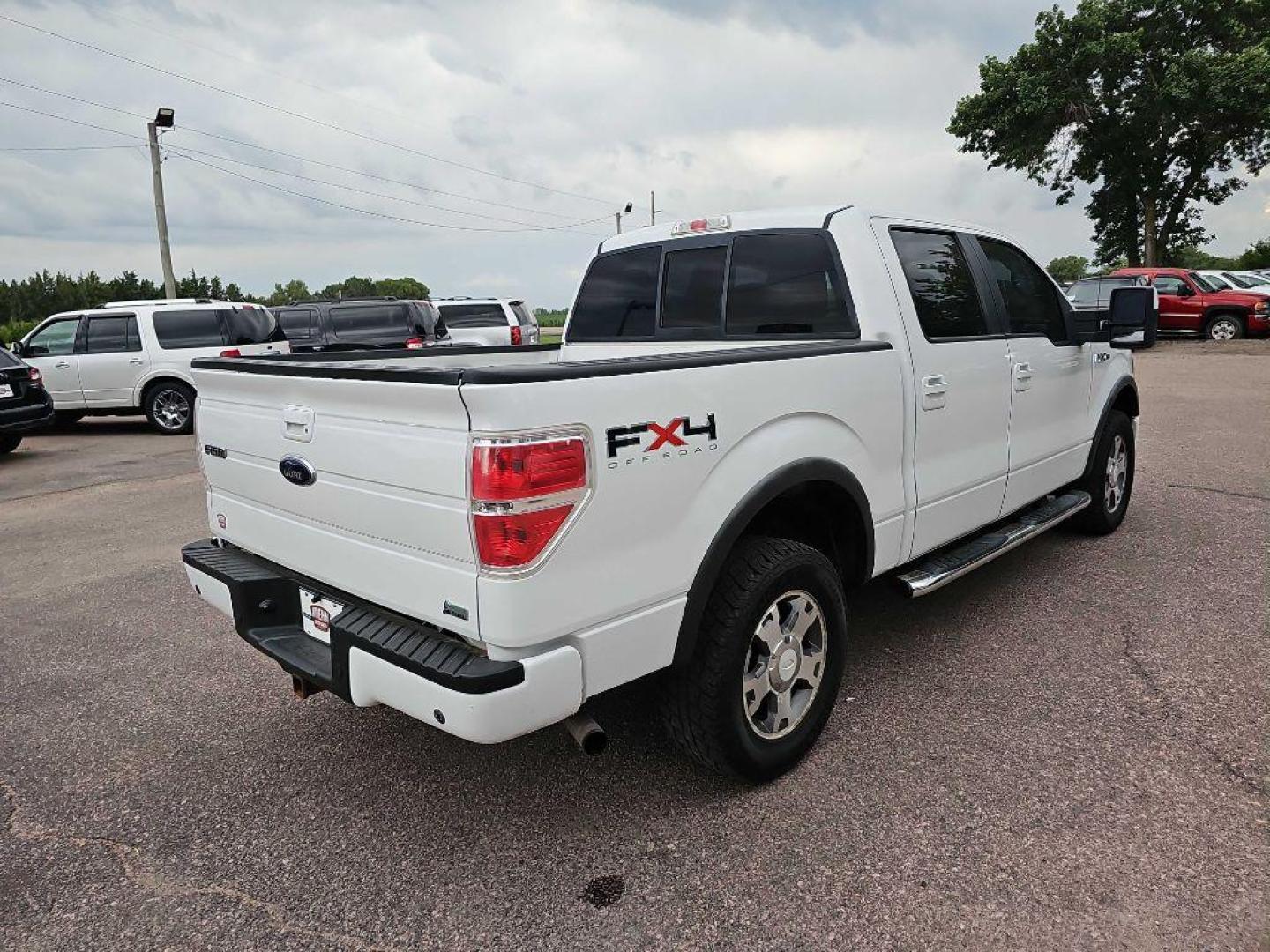 2010 WHITE FORD F150 SUPERCREW (1FTFW1EV7AF) with an 5.4L engine, Automatic transmission, located at 495 Old Highway 20 West, South Sioux City, NE, 68776, (402) 494-2677, 42.458408, -96.443512 - Photo#3