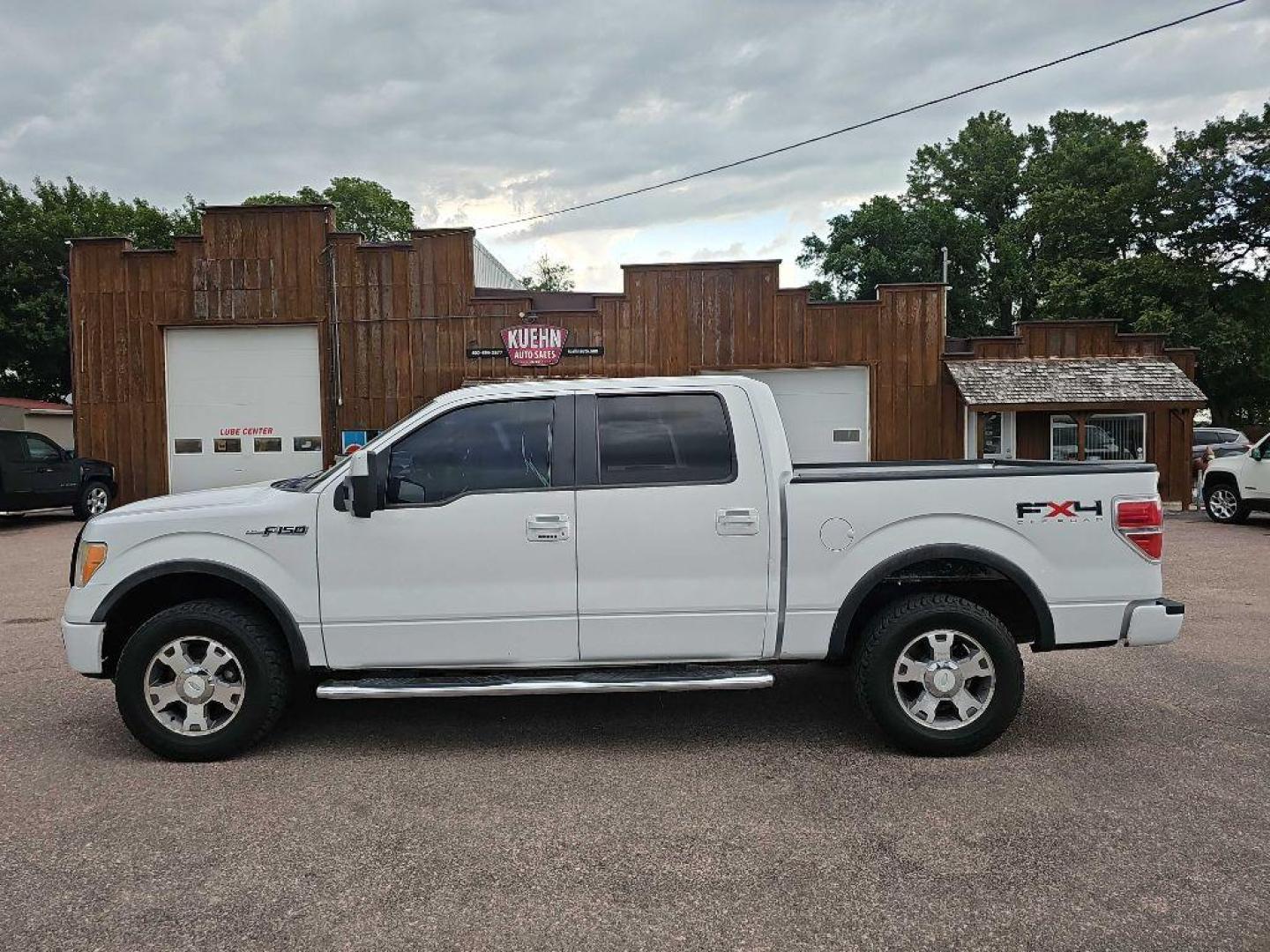 2010 WHITE FORD F150 SUPERCREW (1FTFW1EV7AF) with an 5.4L engine, Automatic transmission, located at 495 Old Highway 20 West, South Sioux City, NE, 68776, (402) 494-2677, 42.458408, -96.443512 - Photo#1