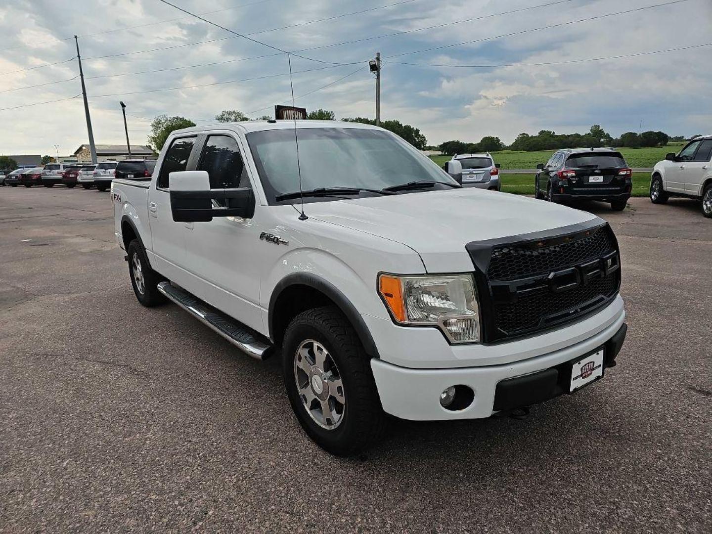 2010 WHITE FORD F150 SUPERCREW (1FTFW1EV7AF) with an 5.4L engine, Automatic transmission, located at 495 Old Highway 20 West, South Sioux City, NE, 68776, (402) 494-2677, 42.458408, -96.443512 - Photo#5