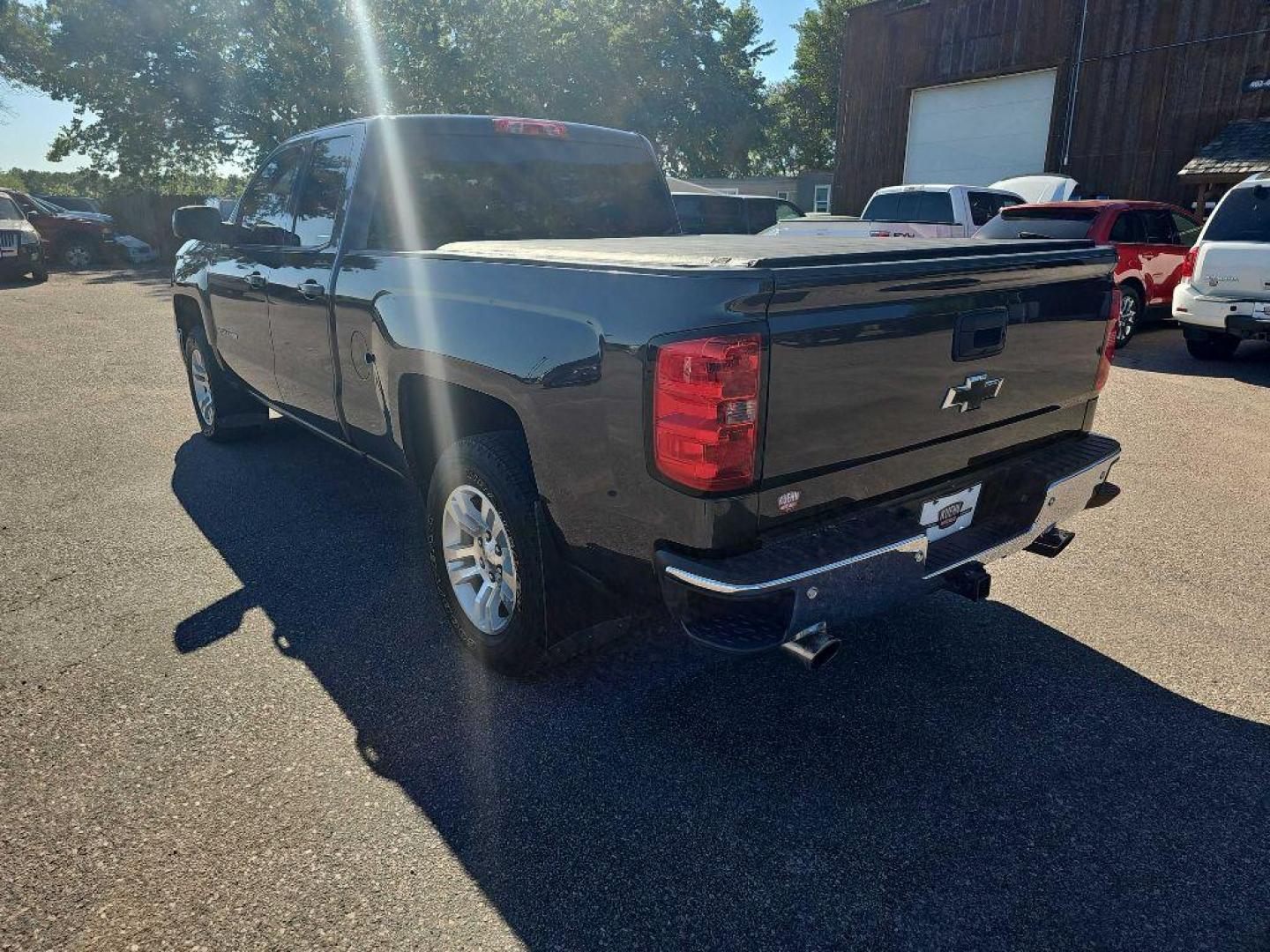 2014 GRAY CHEVROLET SILVERADO 1500 LT (1GCVKREC9EZ) with an 5.3L engine, Automatic transmission, located at 495 Old Highway 20 West, South Sioux City, NE, 68776, (402) 494-2677, 42.458408, -96.443512 - Photo#1