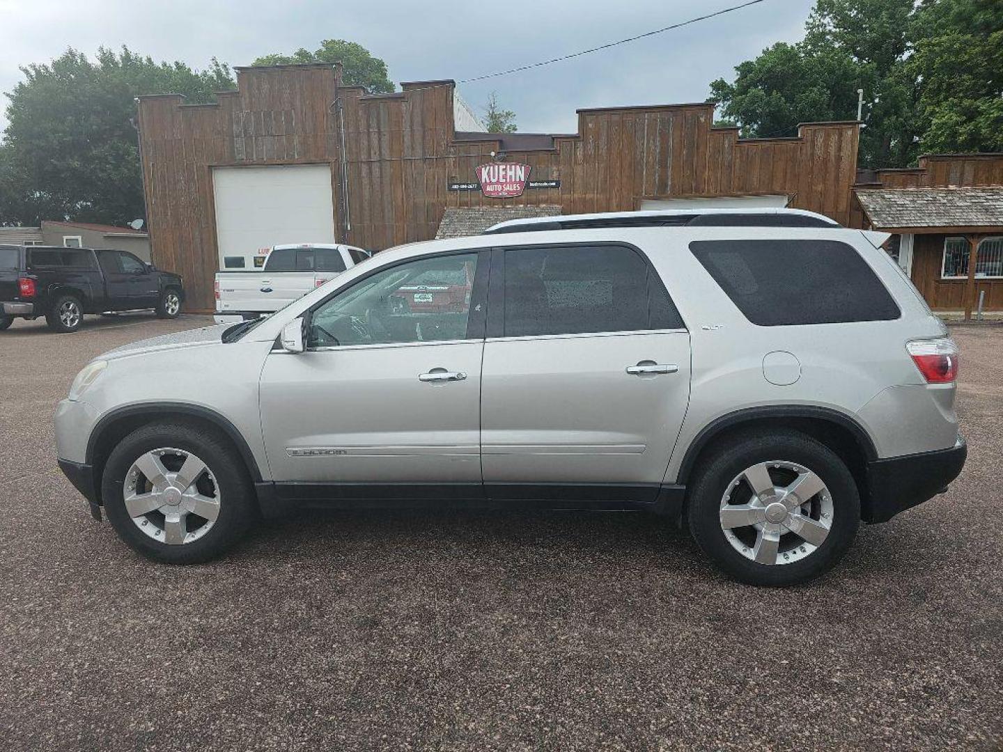 2008 SILVER GMC ACADIA SLT-2 (1GKEV33728J) with an 3.6L engine, Automatic transmission, located at 495 Old Highway 20 West, South Sioux City, NE, 68776, (402) 494-2677, 42.458408, -96.443512 - Photo#0