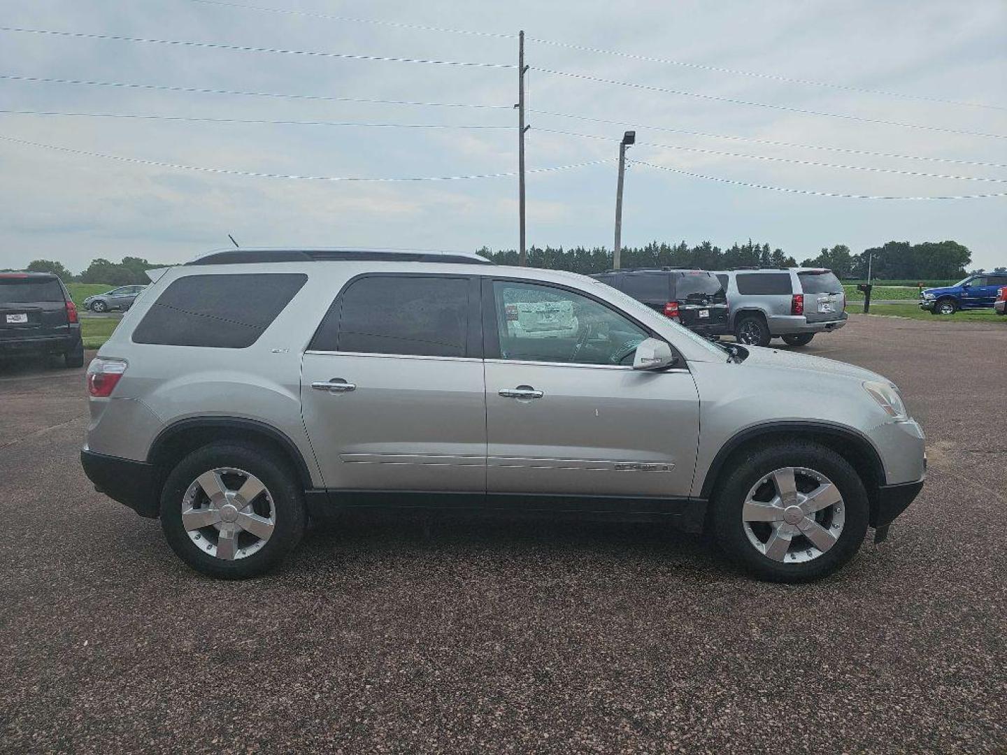 2008 SILVER GMC ACADIA SLT-2 (1GKEV33728J) with an 3.6L engine, Automatic transmission, located at 495 Old Highway 20 West, South Sioux City, NE, 68776, (402) 494-2677, 42.458408, -96.443512 - Photo#2