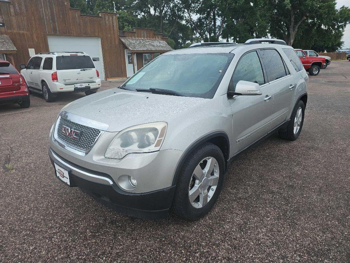 2008 SILVER GMC ACADIA SLT-2 (1GKEV33728J) with an 3.6L engine, Automatic transmission, located at 495 Old Highway 20 West, South Sioux City, NE, 68776, (402) 494-2677, 42.458408, -96.443512 - Photo#3