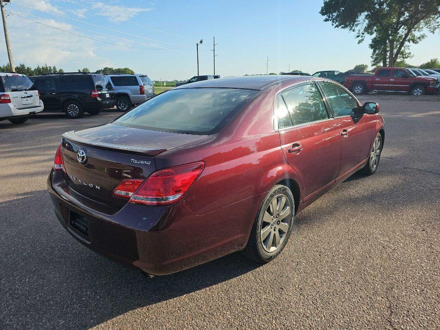 2007 MAROON TOYOTA AVALON XL (4T1BK36BX7U) with an 3.5L engine, Automatic transmission, located at 495 Old Highway 20 West, South Sioux City, NE, 68776, (402) 494-2677, 42.458408, -96.443512 - Photo#3