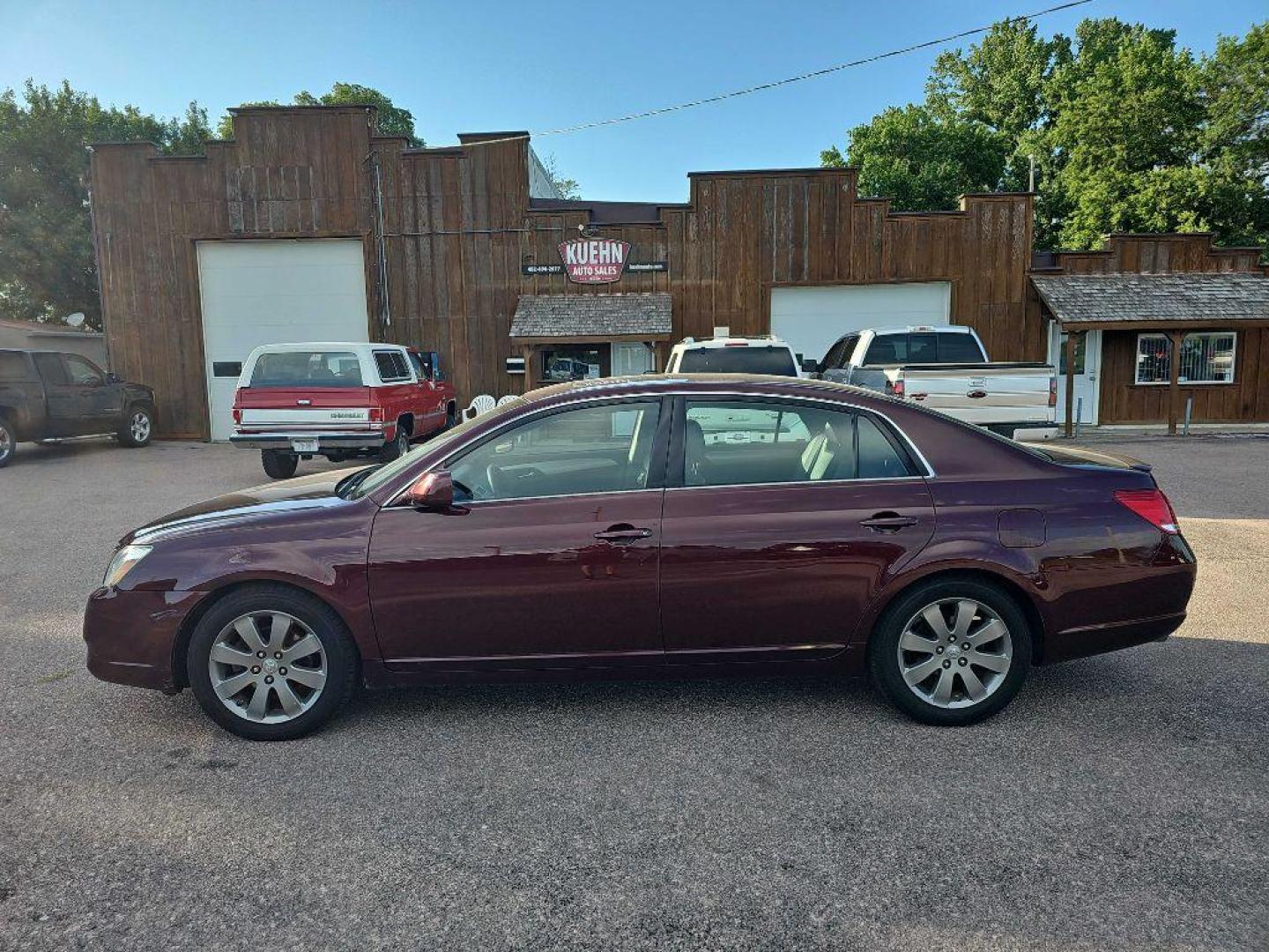 2007 MAROON TOYOTA AVALON XL (4T1BK36BX7U) with an 3.5L engine, Automatic transmission, located at 495 Old Highway 20 West, South Sioux City, NE, 68776, (402) 494-2677, 42.458408, -96.443512 - Photo#1