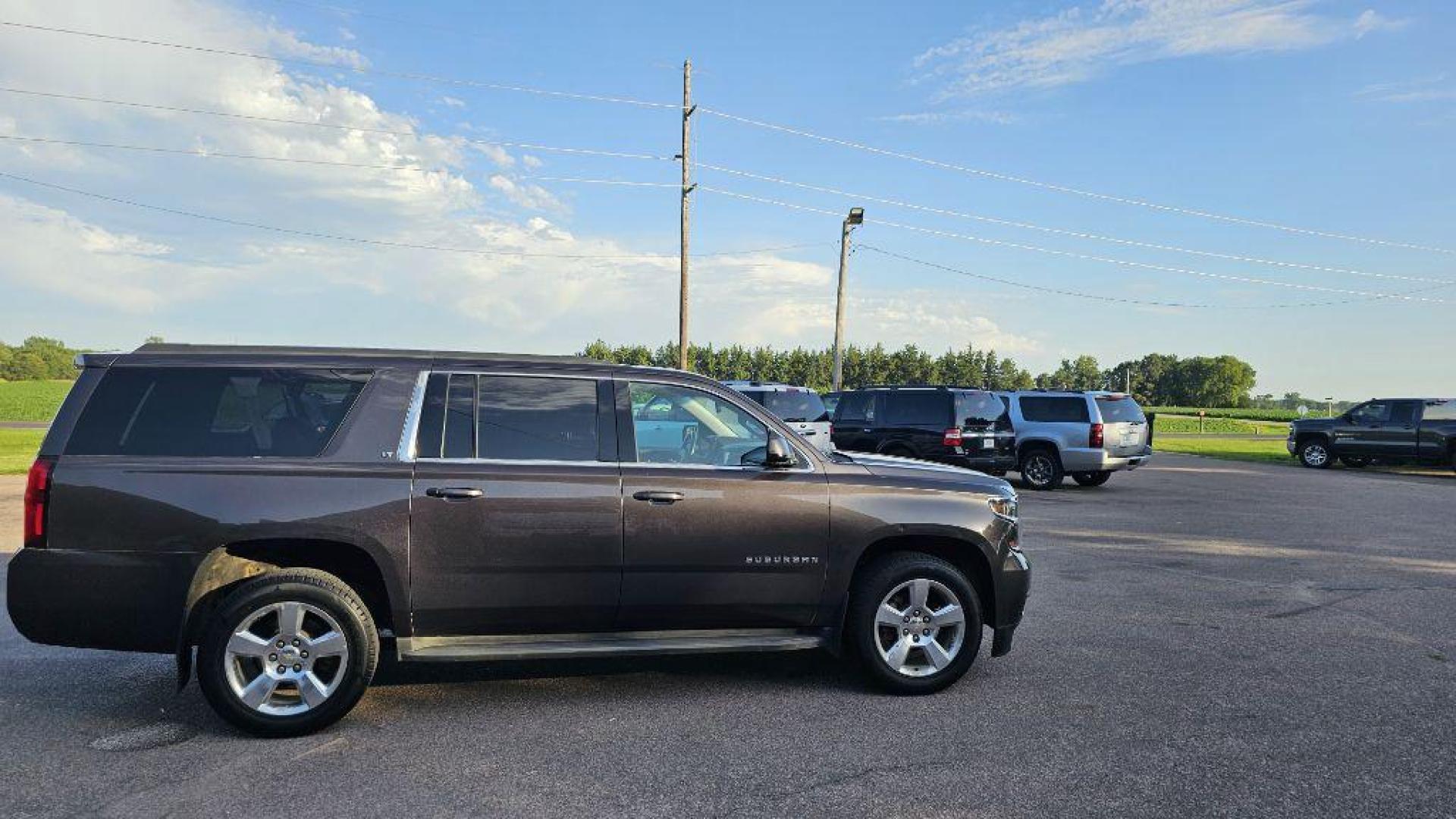 2015 GREY CHEVROLET SUBURBAN 1500 LT (1GNSKJKC7FR) with an 5.3L engine, Automatic transmission, located at 495 Old Highway 20 West, South Sioux City, NE, 68776, (402) 494-2677, 42.458408, -96.443512 - Photo#4